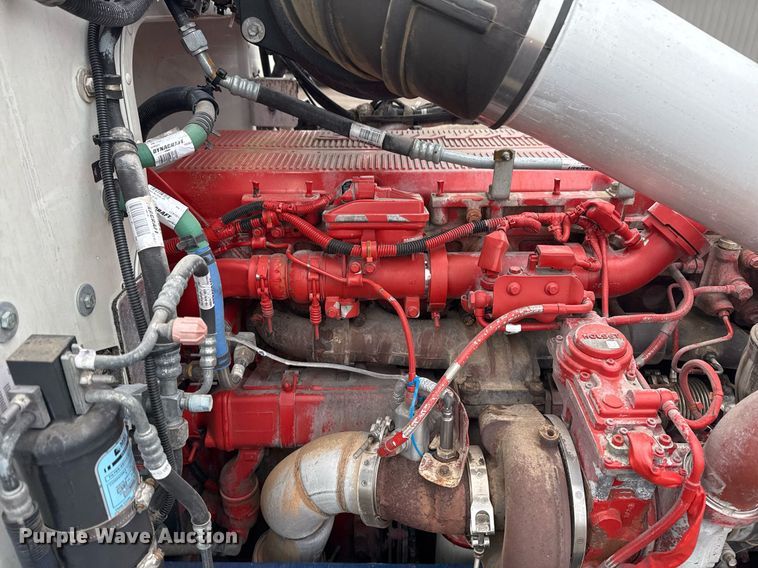 image for item EG2532 2014 Peterbilt 386 semi truck