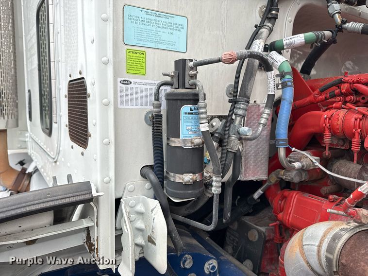 image for item EG2532 2014 Peterbilt 386 semi truck