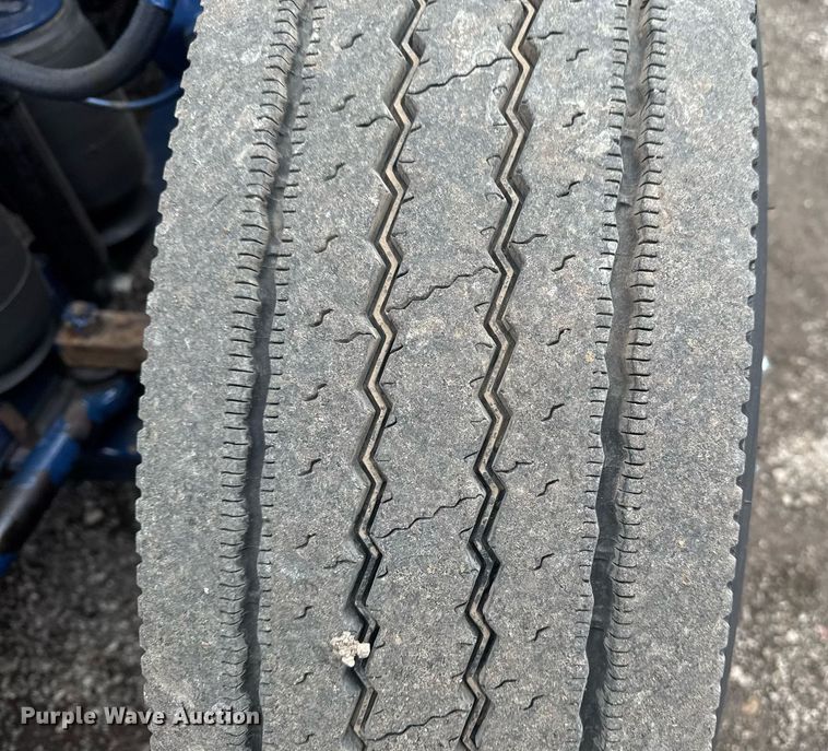 image for item EG2532 2014 Peterbilt 386 semi truck