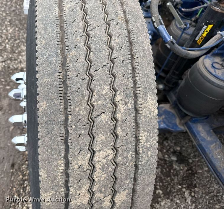 image for item EG2532 2014 Peterbilt 386 semi truck