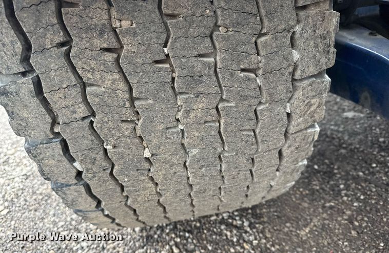 image for item EG2532 2014 Peterbilt 386 semi truck