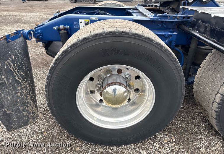 image for item EG2532 2014 Peterbilt 386 semi truck