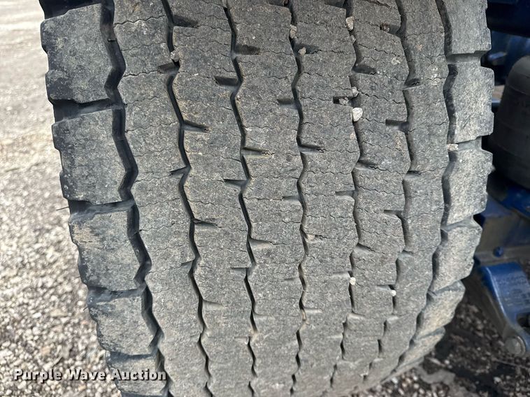 image for item EG2532 2014 Peterbilt 386 semi truck