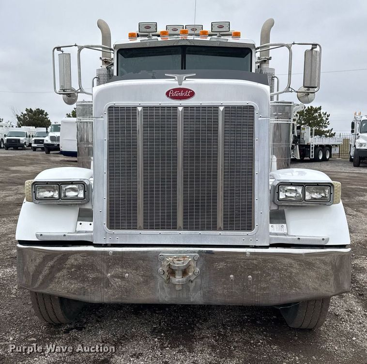 image for item EG2544 2007 Peterbilt 379 semi truck