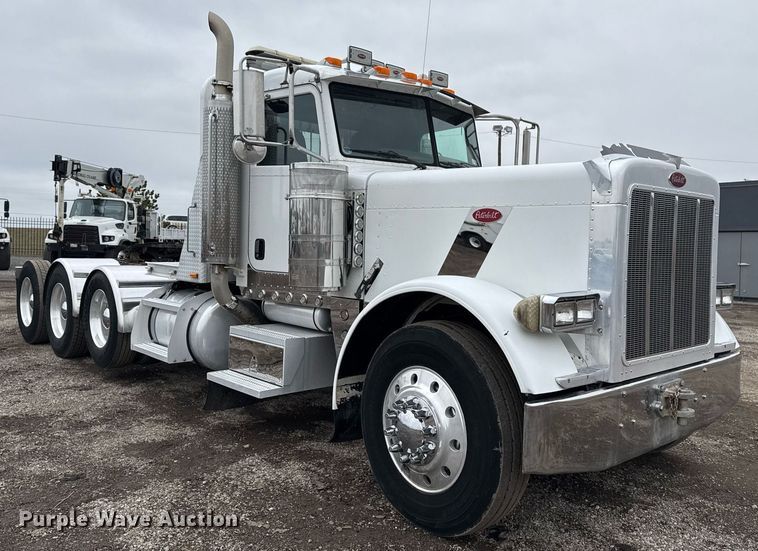 image for item EG2544 2007 Peterbilt 379 semi truck