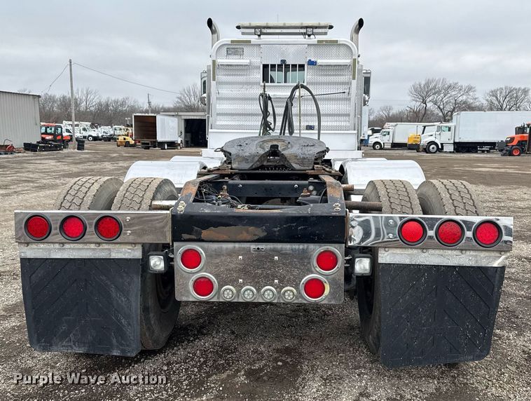 image for item EG2544 2007 Peterbilt 379 semi truck