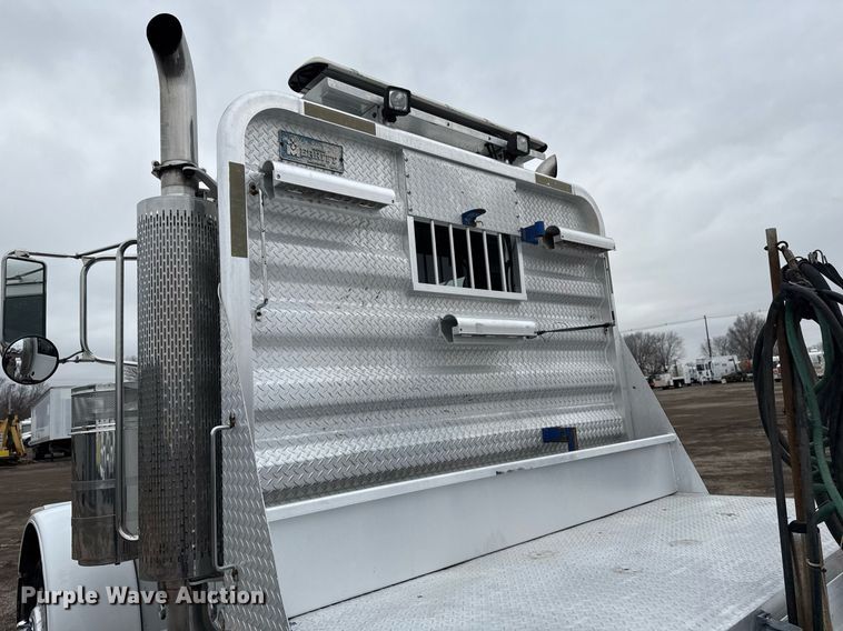 image for item EG2544 2007 Peterbilt 379 semi truck