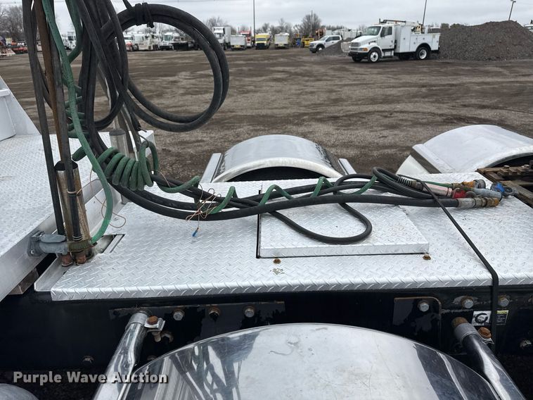 image for item EG2544 2007 Peterbilt 379 semi truck