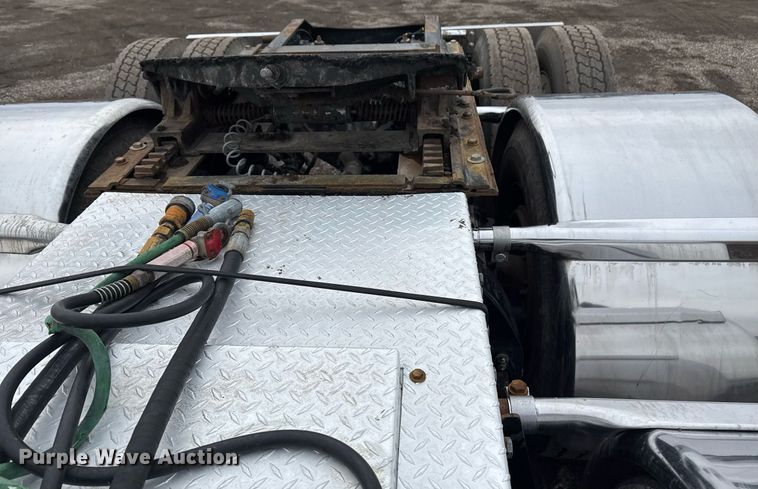 image for item EG2544 2007 Peterbilt 379 semi truck