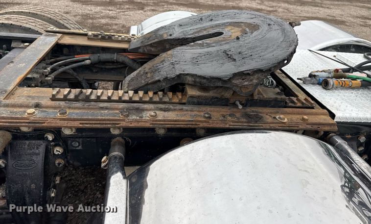 image for item EG2544 2007 Peterbilt 379 semi truck