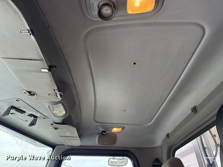 image for item EG2544 2007 Peterbilt 379 semi truck