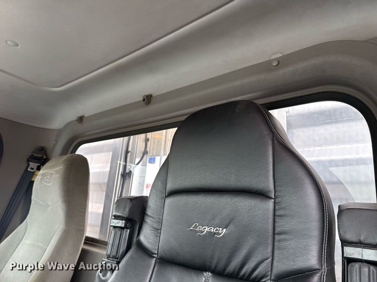 image for item EG2544 2007 Peterbilt 379 semi truck