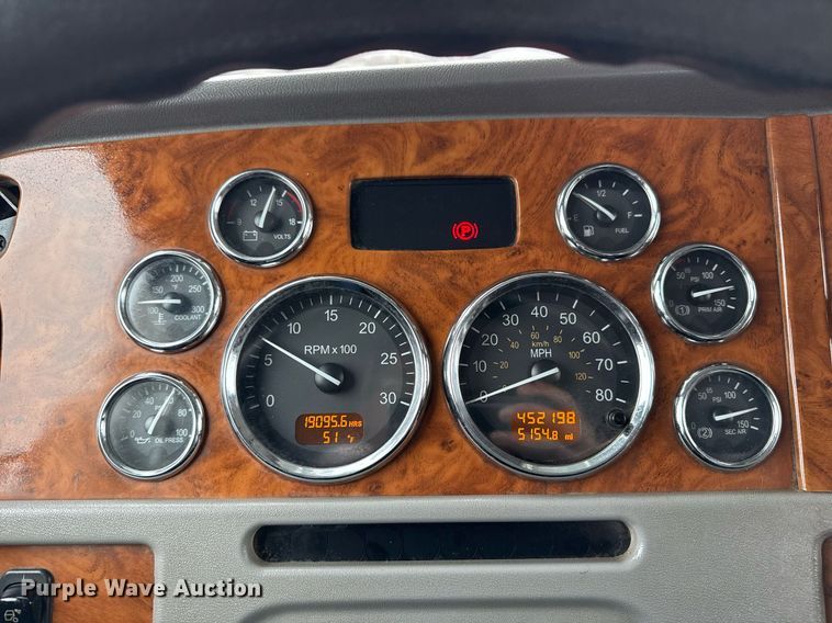 image for item EG2544 2007 Peterbilt 379 semi truck