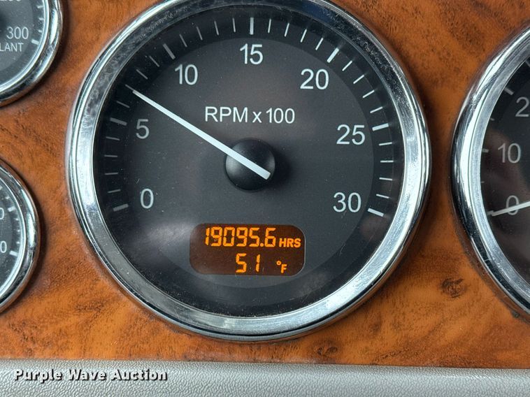 image for item EG2544 2007 Peterbilt 379 semi truck