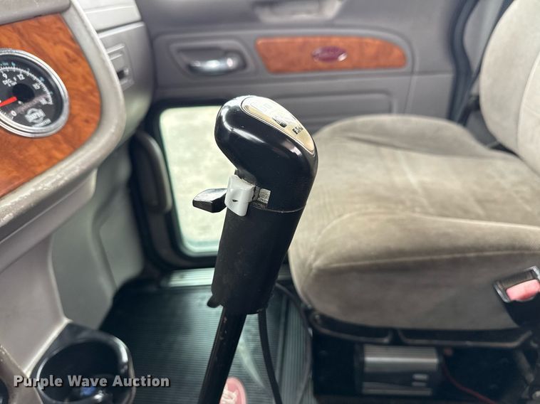 image for item EG2544 2007 Peterbilt 379 semi truck