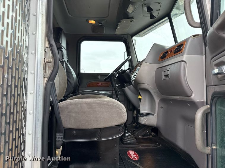image for item EG2544 2007 Peterbilt 379 semi truck