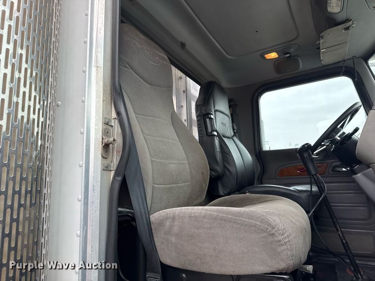 image for item EG2544 2007 Peterbilt 379 semi truck