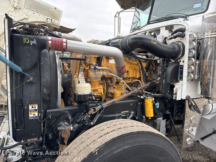 image for item EG2544 2007 Peterbilt 379 semi truck