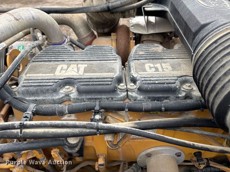 image for item EG2544 2007 Peterbilt 379 semi truck