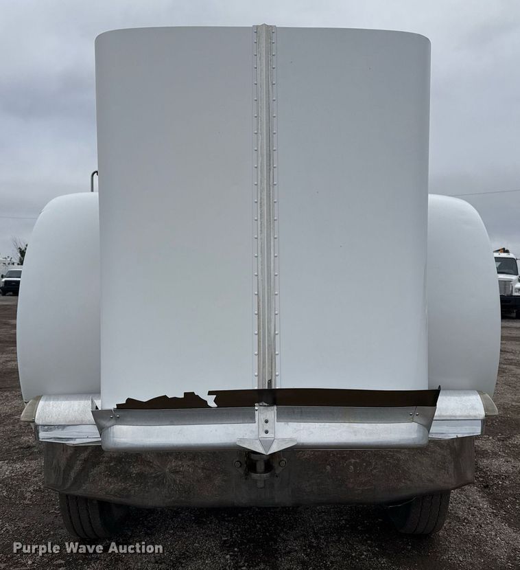 image for item EG2544 2007 Peterbilt 379 semi truck