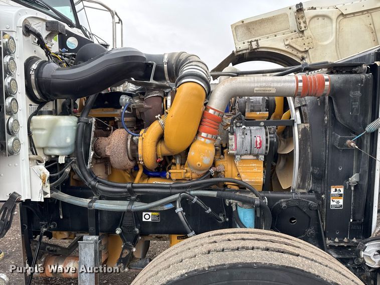 image for item EG2544 2007 Peterbilt 379 semi truck