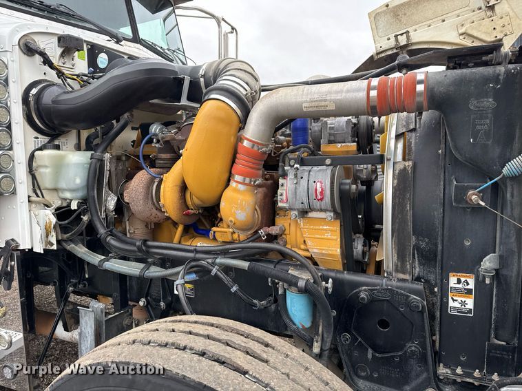 image for item EG2544 2007 Peterbilt 379 semi truck