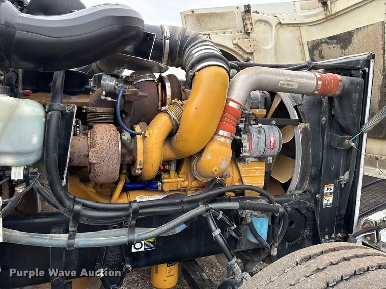 image for item EG2544 2007 Peterbilt 379 semi truck