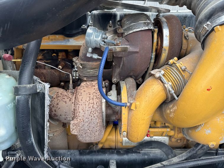 image for item EG2544 2007 Peterbilt 379 semi truck