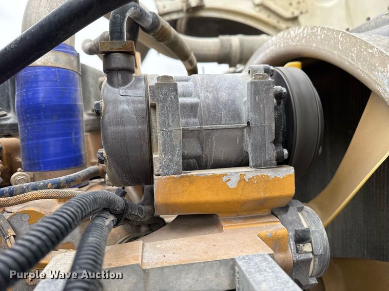 image for item EG2544 2007 Peterbilt 379 semi truck