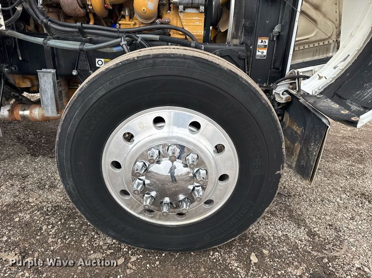 image for item EG2544 2007 Peterbilt 379 semi truck