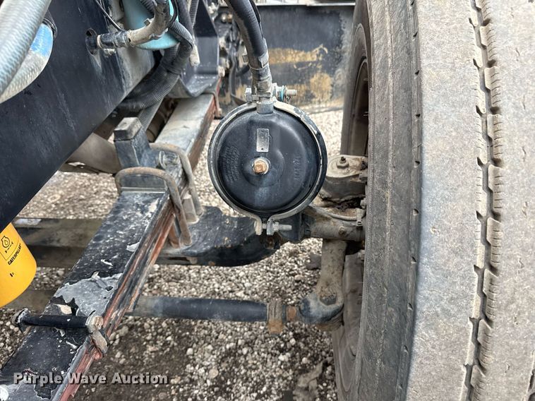 image for item EG2544 2007 Peterbilt 379 semi truck