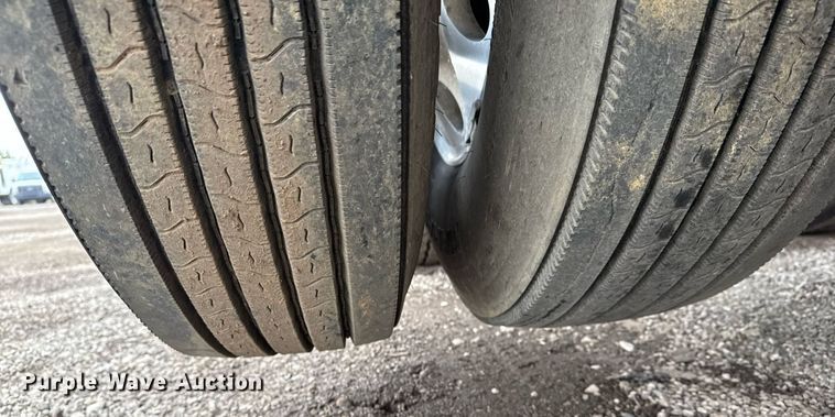 image for item EG2544 2007 Peterbilt 379 semi truck