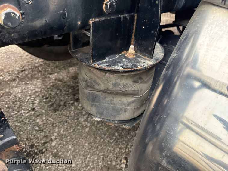 image for item EG2544 2007 Peterbilt 379 semi truck