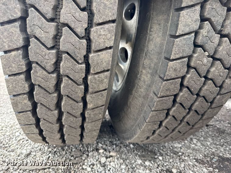 image for item EG2544 2007 Peterbilt 379 semi truck