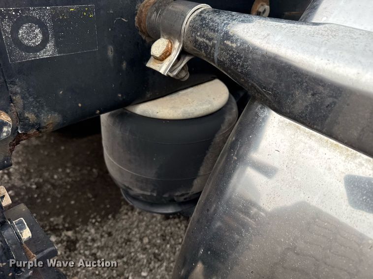 image for item EG2544 2007 Peterbilt 379 semi truck