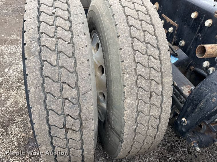 image for item EG2544 2007 Peterbilt 379 semi truck