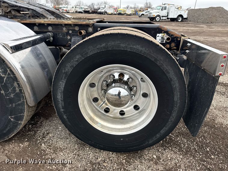 image for item EG2544 2007 Peterbilt 379 semi truck