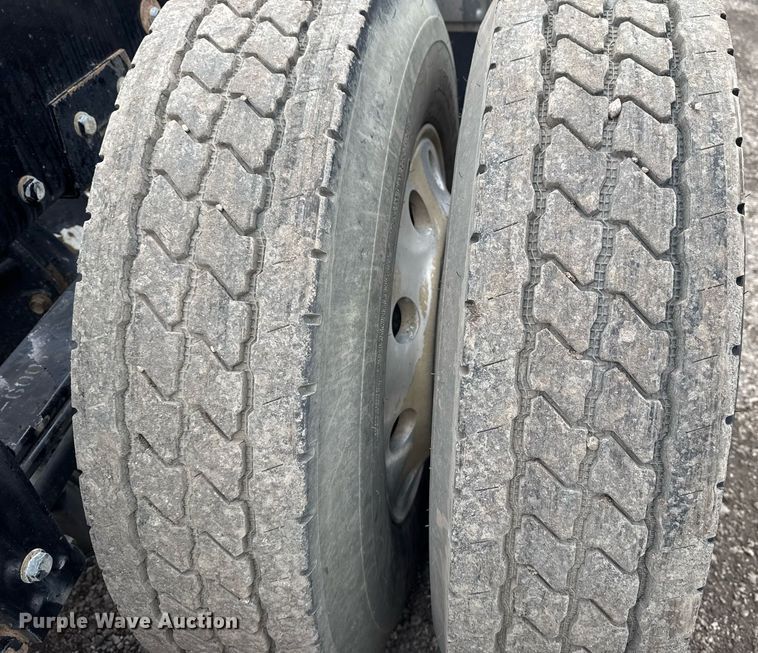 image for item EG2544 2007 Peterbilt 379 semi truck