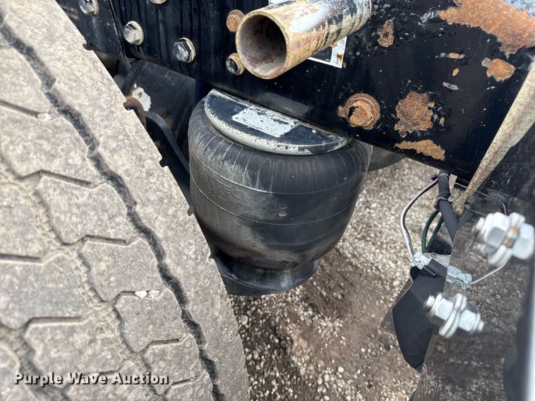 image for item EG2544 2007 Peterbilt 379 semi truck