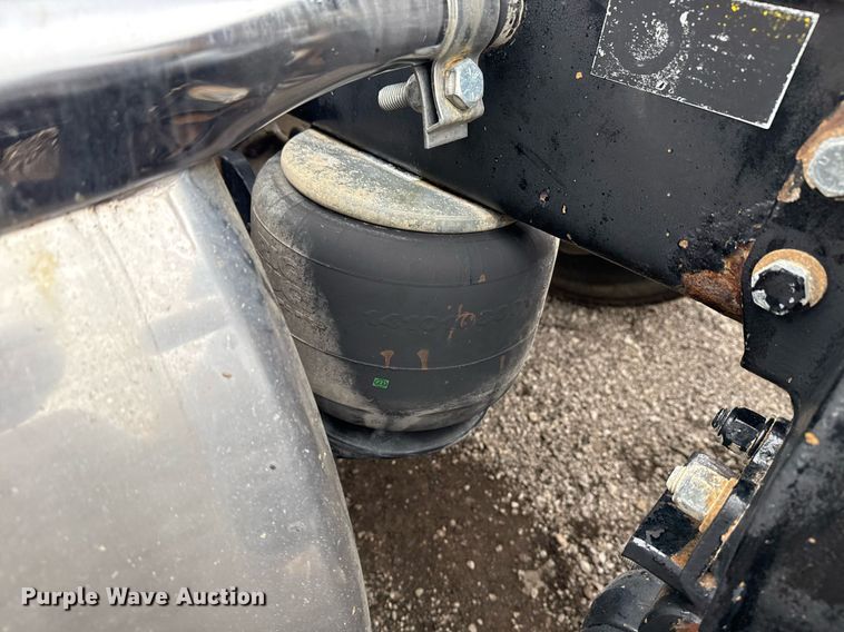 image for item EG2544 2007 Peterbilt 379 semi truck