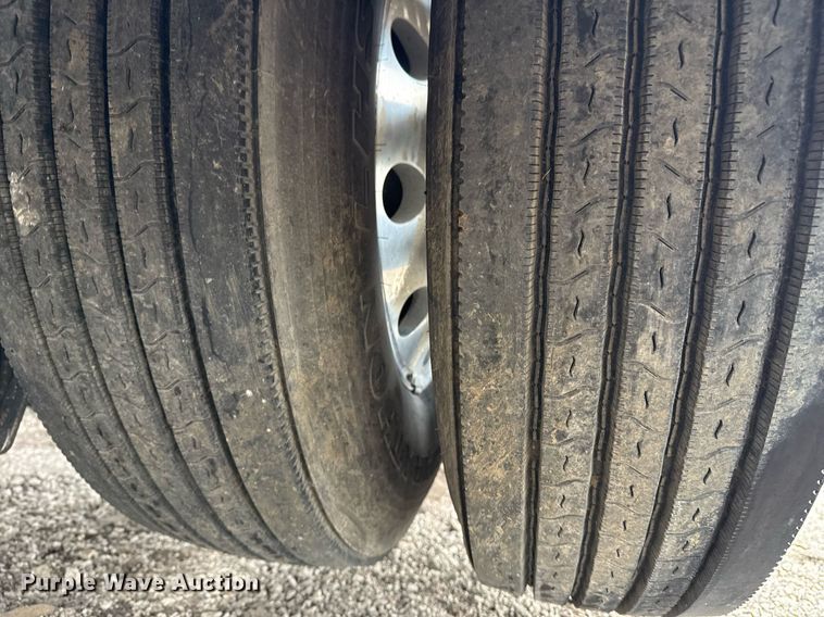 image for item EG2544 2007 Peterbilt 379 semi truck