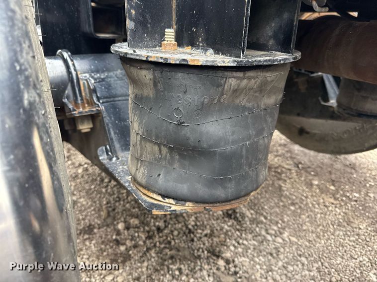 image for item EG2544 2007 Peterbilt 379 semi truck