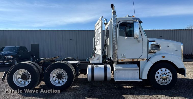 image for item EG2598 2011 Freightliner Coronado semi truck