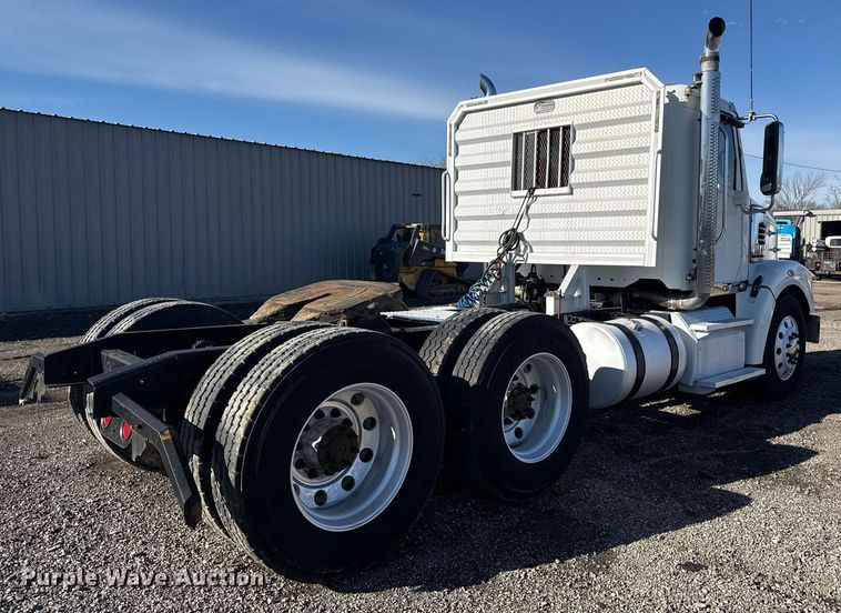 image for item EG2598 2011 Freightliner Coronado semi truck