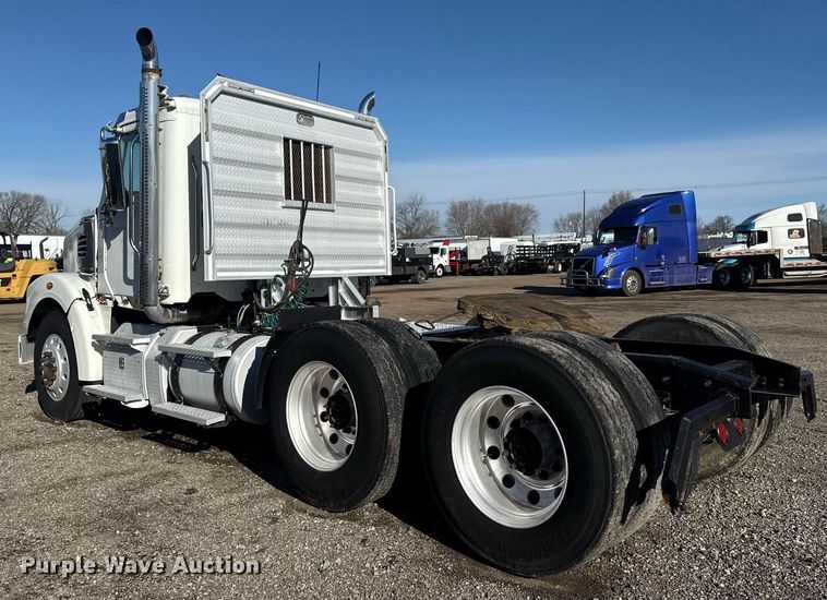 image for item EG2598 2011 Freightliner Coronado semi truck