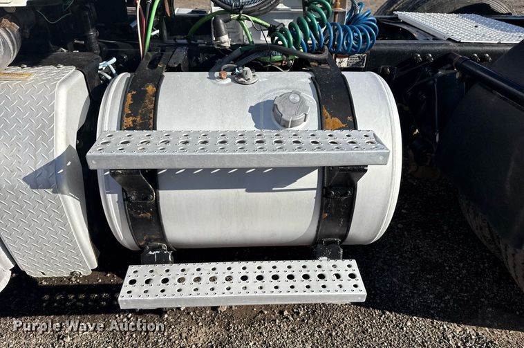 image for item EG2598 2011 Freightliner Coronado semi truck