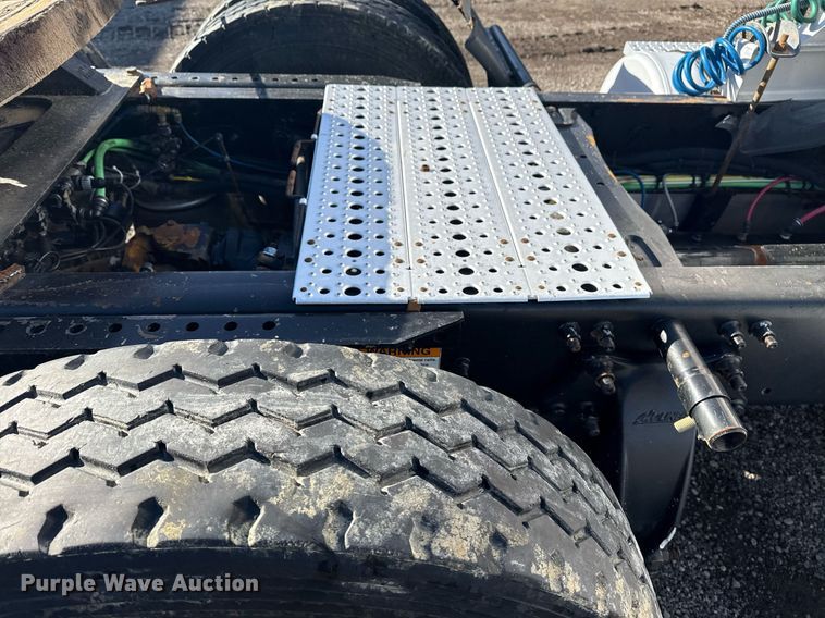 image for item EG2598 2011 Freightliner Coronado semi truck