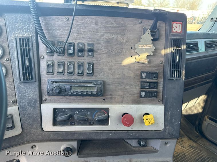 image for item EG2598 2011 Freightliner Coronado semi truck