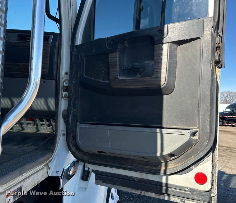 image for item EG2598 2011 Freightliner Coronado semi truck