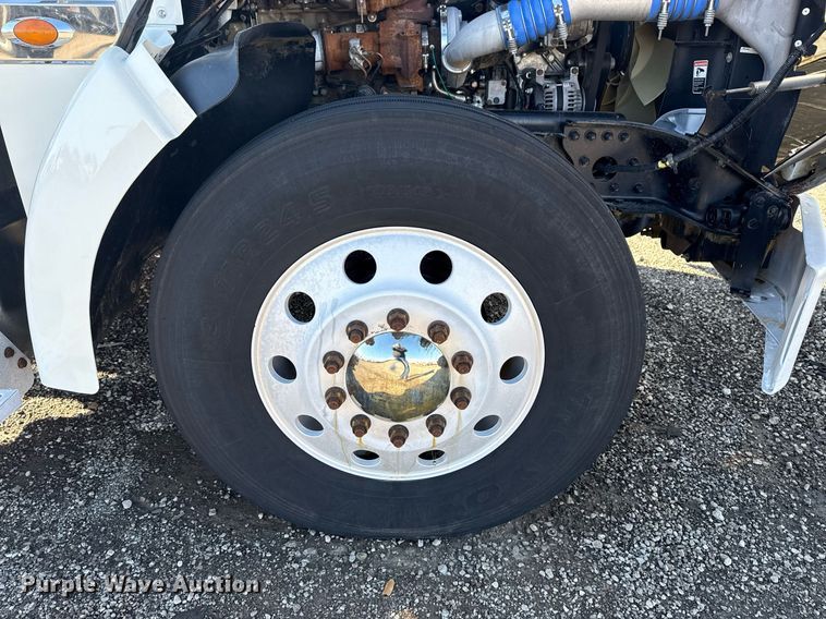 image for item EG2598 2011 Freightliner Coronado semi truck